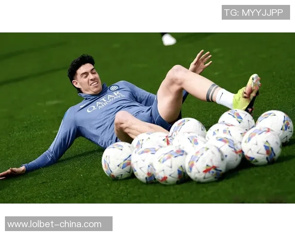 国王杯激战巴萨逆转AC米兰补时绝杀引发转会热议