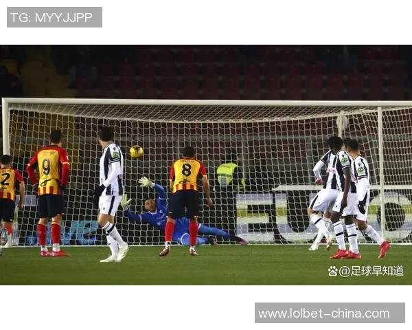 巴黎圣日耳曼逆转波尔图6-2争议判罚引发全场热议 巴黎圣日耳曼逆转波尔图6-2争议判罚引发全场热议