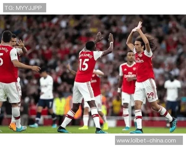 足总杯惊现冷门拜仁与阿森纳战成平局引发转会热议