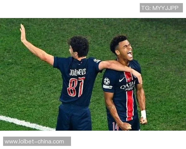 足总杯精彩对决皇马与巴黎圣日耳曼战成平局转会传闻引发关注