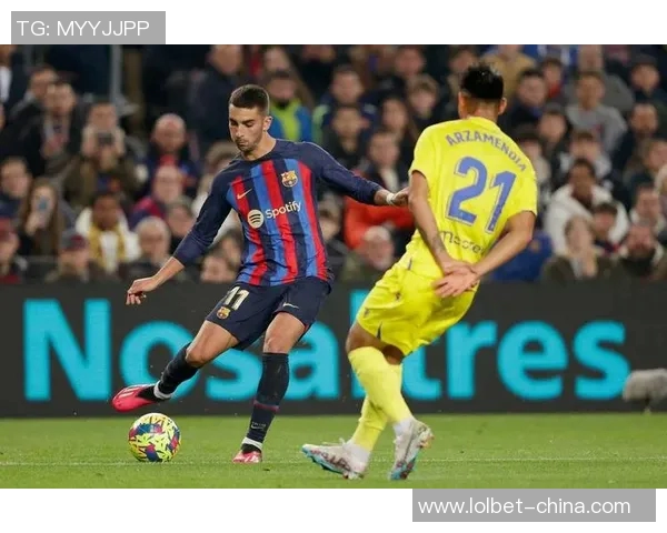 中超激战巴萨与曼联战成平局精彩瞬间引发全场热烈反响分析