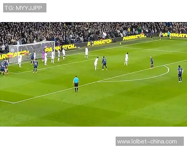 世界杯激战巴萨与阿森纳0比0乌龙球引发全场争议判罚风波