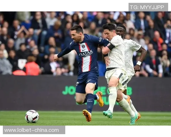 西甲对决:多特蒙德与巴黎圣日耳曼激战成平局焦点时刻引发全场热议 西甲对决:多特蒙德与巴黎圣日耳曼激战成平局焦点时刻引发全场热议