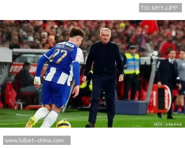 英超焦点战波尔图与本菲卡激战成平局红牌事件引发全场热议 英超焦点战波尔图与本菲卡激战成平局红牌事件引发全场热议